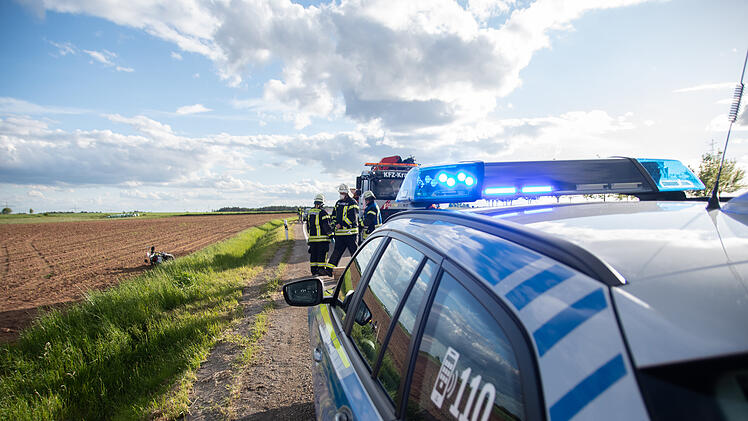 Alleinbeteiligt von Stra&szlig;e abgekommen: 52-j&auml;hriger Motorradfahrer t&ouml;dlich verletzt