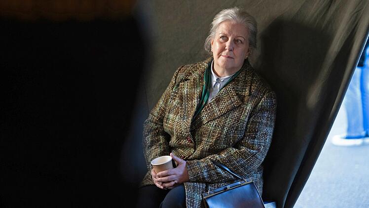 Als letzte L&ouml;sung bitten Cathrin Blake und Sean Kelly Sinead Doyle (Marion O'Dwyer), die Mutter des Geiselnehmers, mit ihrem Sohn zu reden und ihn zu &uuml;berzeugen, die Geiseln freizulassen.