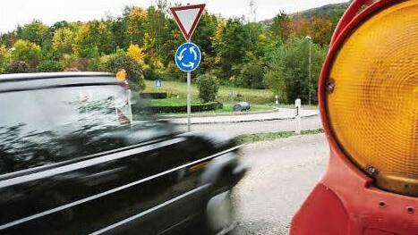 Der Kreisverkehr Richtung Horsdorf wird voraussichtlich ab Mittwoch wieder normal befahrbar sein.  Foto: Hendrik Steffens