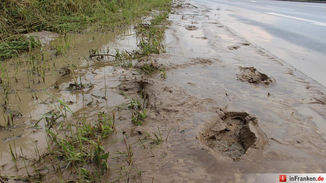 Blitz schlägt in Dachstuhl von Einfamilienhaus ein