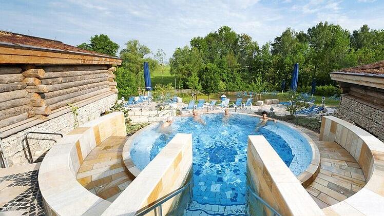 Eitel Sonnenschein im Saunaland: Die "Therme Natur" hat in den vergangenen beiden Jahren ihre finanziellen Zielsetzungen deutlich übertroffen. Das berichtete Bürgermeister Tobias Ehrlicher gestern im Kreistag. Foto: Frankentourismus/Hub