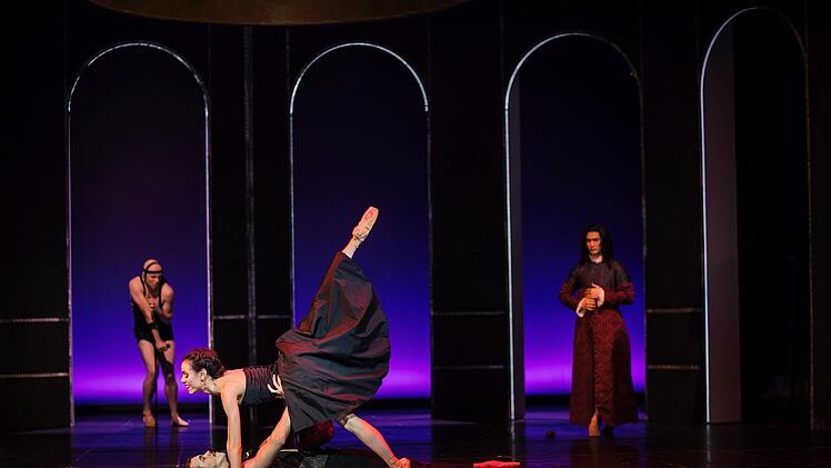 "Der Glöckner von Notre-Dame": Mark McClains Ballettabend nach dem Roman von Victor Hugo feierte erfolgreich Premiere am Landestheater Coburg.Foto: Sebastian Buff