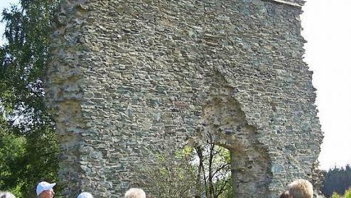 Eines von vielen beliebten Wanderzielen rund um Wirsberg: Die Ruine Heilingskirche. Foto: Archiv/ Katrin Geyer