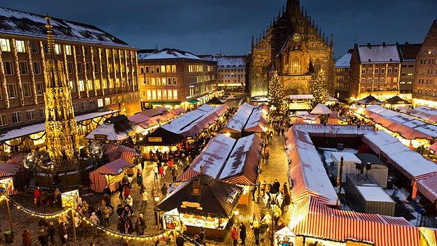 Der Christkindlesmarkt in N&uuml;rnberg ist jedes Jahr aufs Neue ein Anziehungspunkt f&uuml;r Besucher aus Nah und Fern. Foto: Archiv