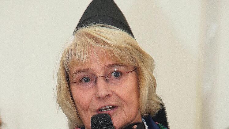 Mit Rhöner Mundart lockerte Gabi Gröschel die Eröffnungsfeier auf. Foto:  Dieter Britz