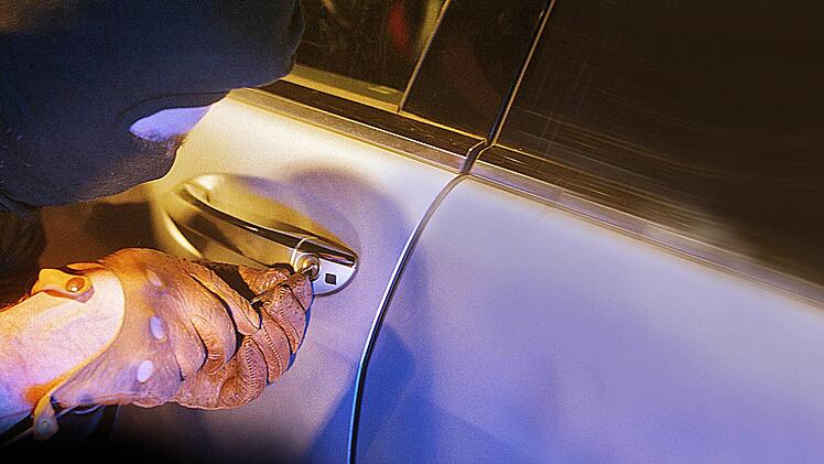 Neun Fahrzeuge gingen die Täter Mitte April 2018 im Stadtgebiet Bamberg an. Symbolfoto: imago/bonn-sequenz