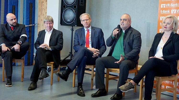 Steffen Moroskow, Manfred Welker, German Hacker, Georgios Halkias und Sabine Hanisch (v. l.) stellten sich den Fragen der TSH-Verantwortlichen.   Foto: Richard Sänger