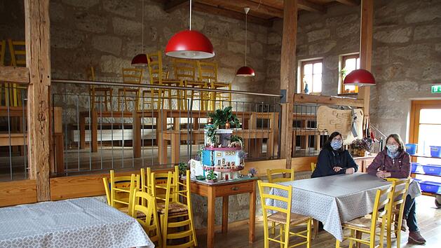 Diesen Speisesaal bev&ouml;lkern sonst die jungen G&auml;ste des Schulbauernhofs.  Foto: Andreas Dorsch