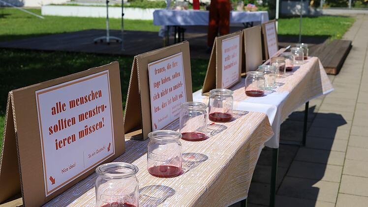 Nürnberg: Kindertheater Pfütze mit Parcours zum Thema Menstruation