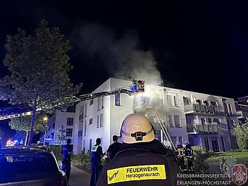 Herzogenaurach: Brand im Badezimmer - Bewohnerin mit Kind vom Rauchmelder geweckt