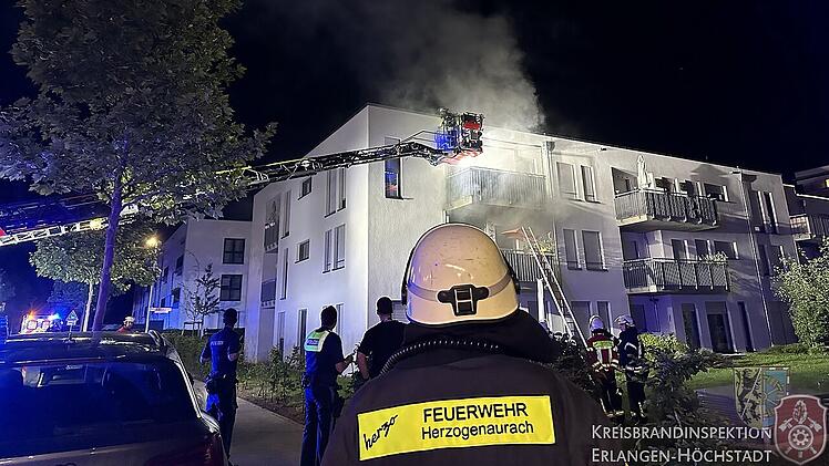 Herzogenaurach: Brand im Badezimmer - Bewohnerin mit Kind vom Rauchmelder geweckt