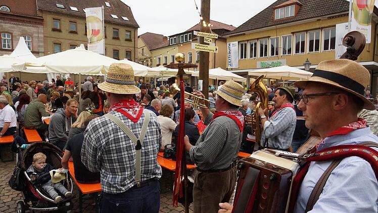 Der Marktplatz ist das Zentrum des Stadtfests in Juni.Foto: Archiv/Arkadius Guzy