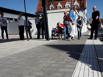 Ein besonderes Augenmerk galt den neuen Buswartehäuschen.Richard Sänger