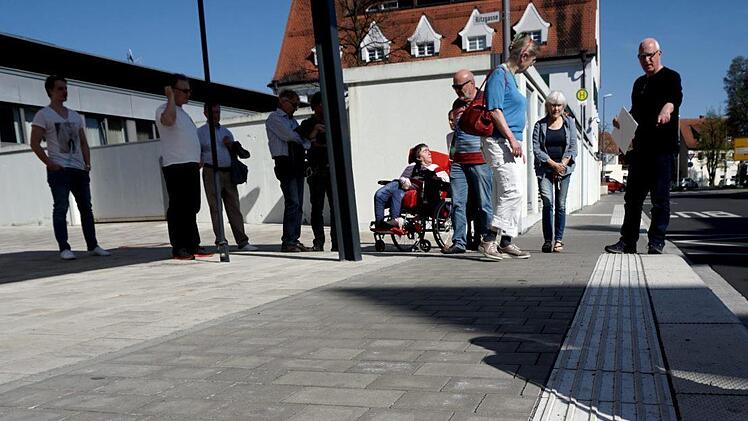Ein besonderes Augenmerk galt den neuen Buswartehäuschen.Richard Sänger