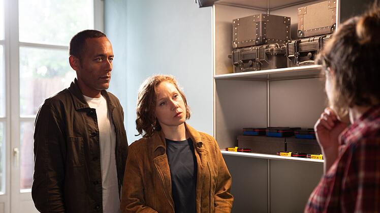 Jerry Paulsen (Peter Marton) und Sophia Strasser (Katharina Leonore Goebel) ermitteln zum Mord an einem Bergf&uuml;hrer.