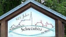 Die Begrüßungsschilder möchte der Verein auf den aktuellen Stand bringen: Schwürbitz existierte schon 1057.