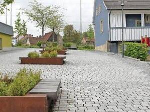 Die Sitzgelegenheiten in den Gassen zwischen Fachmarktzentrum und Unterführung laden zum Verweilen ein.  Fotos: Markus Häggberg