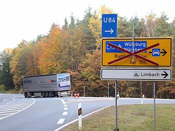 Auf dem Weg von Höchstadt nach Bamberg kann die Bundesstraße vorübergehend nicht genutzt werden.  Fotos: Andreas Dorsch