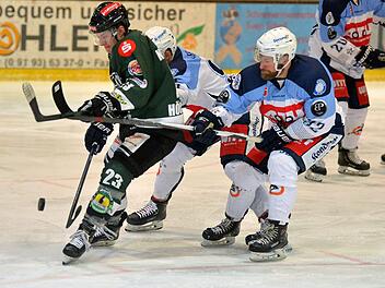 Jari Neugebauers (links) Gesichtsausdruck steht sinnbildlich für das Auftreten der Höchstadter gegen Weiden. Foto: Picturedreams