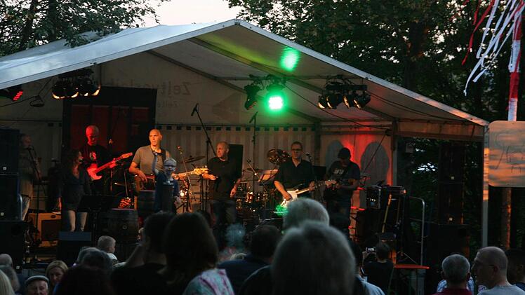 Die Musiggfabrigg heizte am Samstagabend ein. Foto: Hans Joachim Leiss
