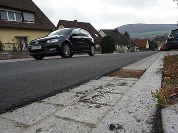 Nicht nur Straße und Gehwege, sondern auch der Kanal darunter sind neu. Foto: Arkadius Guzy