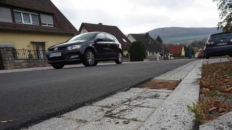 Nicht nur Straße und Gehwege, sondern auch der Kanal darunter sind neu. Foto: Arkadius Guzy