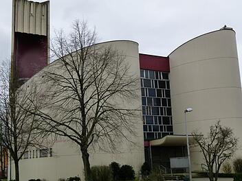 Die Pfarrkirche "Sieben Schmerzen Mariens" in Gundelsheim  Fotos: Marion Krüger-Hundrup