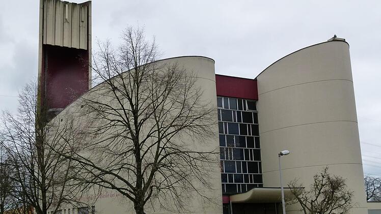 Die Pfarrkirche "Sieben Schmerzen Mariens" in Gundelsheim  Fotos: Marion Krüger-Hundrup