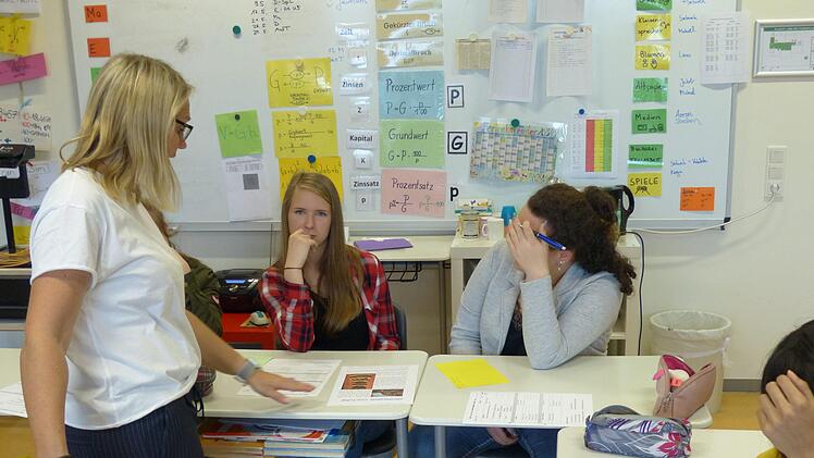 "English Games" präsentierte Klassenlehrerin Jessica Gabold in der 9 M. Foto: Manfred Mellenthin