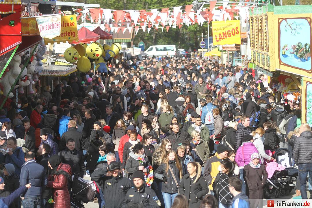 Volksfest in Nürnberg: Trotz Kälte gut besucht