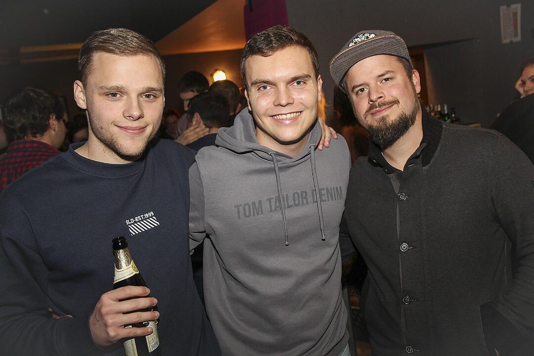 Die Partyband "Power" heizte ordentlich ein.