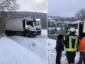 Bad Kissingen: Müllwagen rutscht bei eisglatter Fahrbahn in Graben - Feuerwehr versorgt verletzten Mitarbeiter