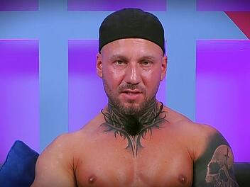 Johannes ist genervt von David und &uuml;berhaupt allem - dabei sitzt auch seine Freundin in der Partnerinnen-Villa.