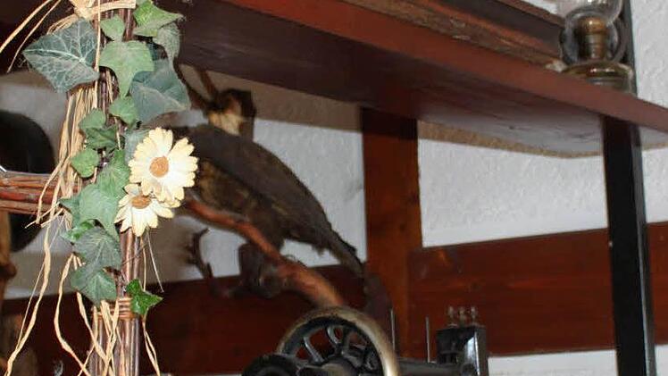 Auch alte Nähmaschinen gehören zum Inventar des Goldenen Sterns. Foto: Mäuser