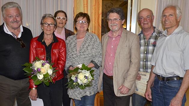 Der Ski-Club ehrte die Jubilare (von links) Gerhard Weippert, Hannelore Weippert, Christine Emmerich, Christel Rompf, Wolfgang Rompf, Herbert Waldherr, mit im Bild Richard Fix.  J&uuml;rgen Tenschert