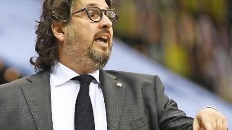Der italienische "Maestro" Andrea Trinchieri führte Brose Bamberg zwischen 2015 und 2017 zu drei deutschen Meisterschaften in Folge. Jetzt will der 52 Jahre alte Trainer mit dem FC Bayern München eine Erfolgsära einläuten. Foto: Carmen Jaspersen, dpa