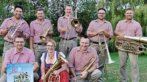 Die fränkische Musiktruppe "Bedörend Röhrend" feiert mit der ersten CD ihr fünfjähriges Bestehen. Foto: Sigismund von Dobschütz