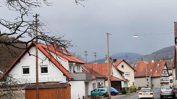 Auch in der Sinntalstraße soll gleichzeitig die Erdverkabelung und die Erneuerung der Beleuchtung erfolgen. Foto: Evelyn Schneider