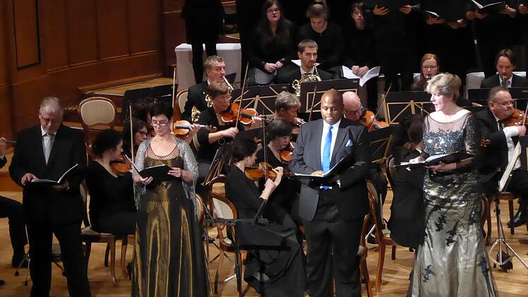 Die Solisten des Konzerts (von links):  Walter Hartmann, Stefanie Rhaue, Siyabonga Maqungo und  Ruth Gerhard-Liebscher. Foto: Gerhild Ahnert