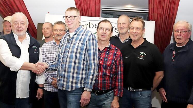 KarstenWiese gratuliert Carsten Constien zum neuen Amt.  Foto: J. Blum