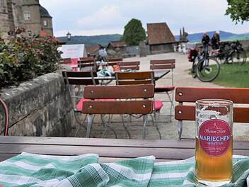 Ein kühles Mariechen nach einem Spaziergang oder einer Radtour - das ist auf der Festung Rosenberg endlich wieder erlaubt. Foto: Sandra Hackenberg