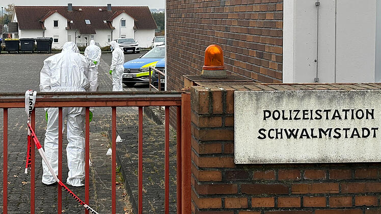 Junge Frau schießt auf Polizei - tot