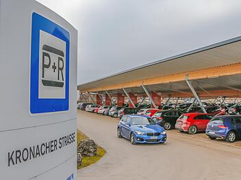 Das kostenlose Parken und Busfahren am P+R-Parkplatz in der Kronacher Straße und am Heinrichsdamm stößt überwiegend auf positive bis begeisterte Reaktionen.  Foto: Matthias Hoch