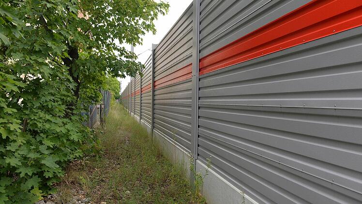Auch der innovative Lärmschutz kommt ohne Wände nicht aus. Sie sollen drei Meter hoch sein.