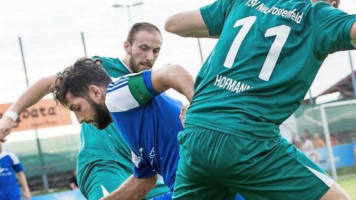 Rückkehrer Lorenz Hofmann (rechts) wird heute Abend gegen Forchheim im Kader stehen. Ertac Tonka (links), gegen Erlangen noch Spieler des Spiels, fehlt wegen einer Zerrung.  Foto: Archiv