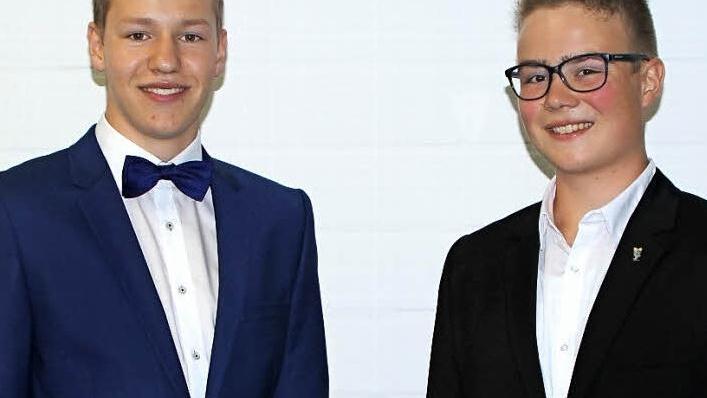 Sie können ihren "Traumberuf" erlernen: Paul Eichhorn (links) als Koch und Peter Schaaf als Brauer.