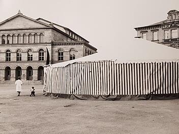 Theaterzelt in Coburg im Jahr 1987: Anlass waren die Bayerischen Theatertage.Foto: CT-Archiv/Frank Schulz