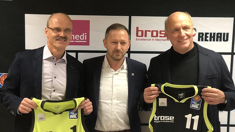 Verlängern ihre Zusammenarbeit: Stefan Weihermüller (Medi-Geschäftsführer), Björn Albrecht (Geschäftsführer Medi Bayreuth), Michael Weihermüller (Medi-Beiratsvorsitzender). Florian Kirchner