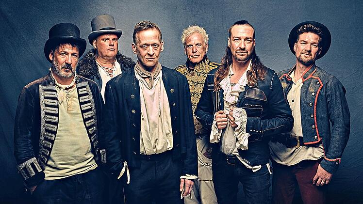 Mit archaischer Kraft und wuchtiger Rock-Energie: In Extremo. Robert Eikelpoth