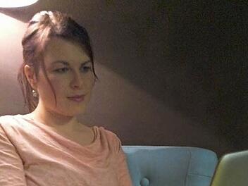 Sabrina Ruhmann aus Burghaslach ist Hobbyautorin und hat eine Geschichte zu einer Grusel-Anthologie beigetragen, deren Erlös gespendet wird. Foto: Tina Meier